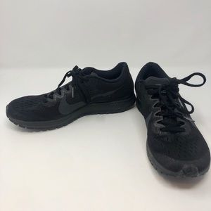 Woman’s Black Nike Tennis Shoes size 8